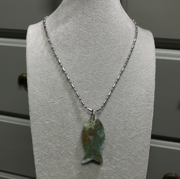 Moss Agate Fish Necklace Natural Gemstone Crystal Fish Pendant Stainless-Steel - Picture 12 of 14